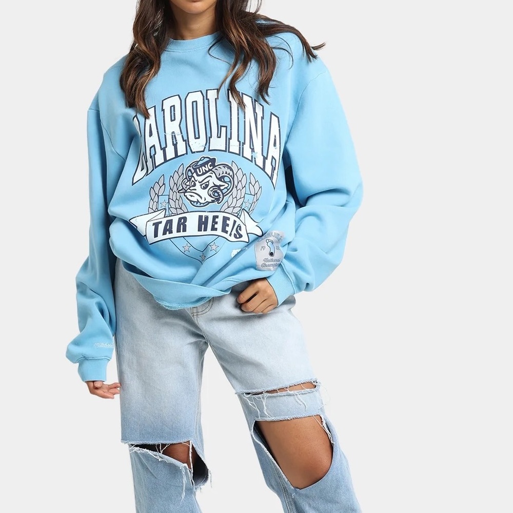 Mitchell & Ness North Carolina Vintage Crewneck! Size small! NEVER WORN!